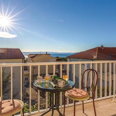 3 Bedroom Amazing Apartment In Makarska Exterior foto
