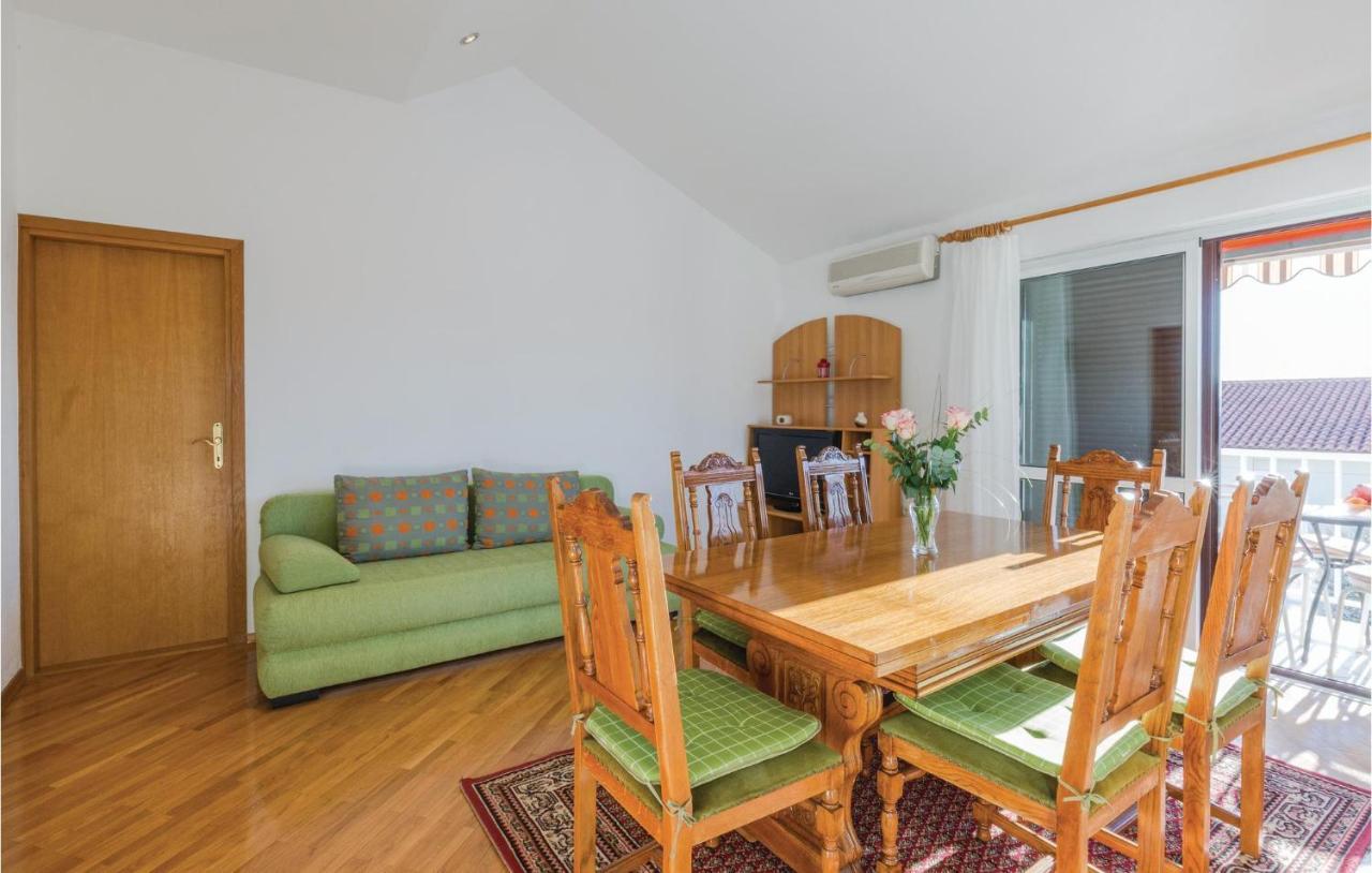3 Bedroom Amazing Apartment In Makarska Exterior foto