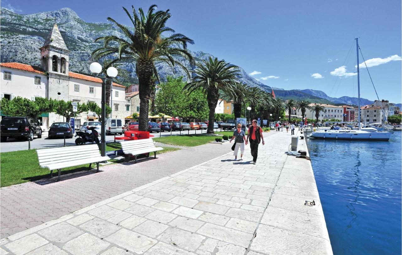 3 Bedroom Amazing Apartment In Makarska Exterior foto